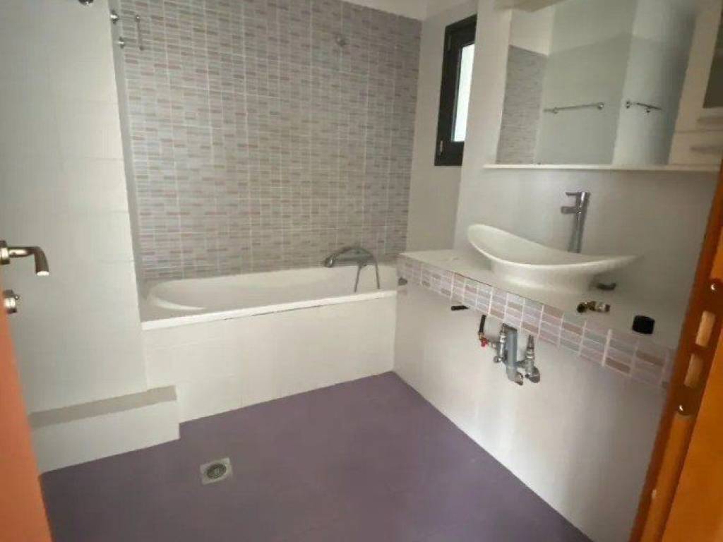 Forumland Real Estate, Μπάνιο