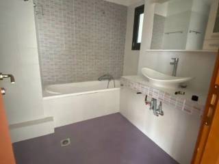 Forumland Real Estate, Μπάνιο