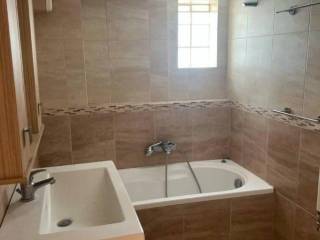 Forumland Real Estate, Μπάνιο