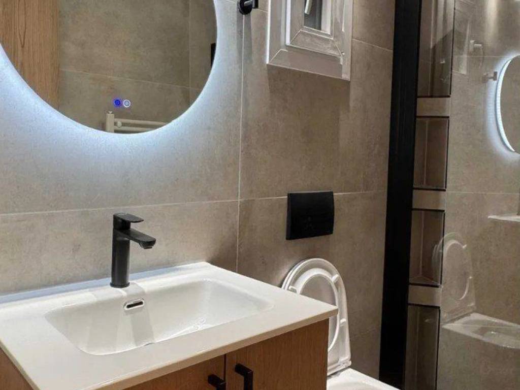 Forumland Real Estate, Μπάνιο