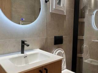 Forumland Real Estate, Μπάνιο