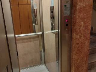 Forumland Real Estate, Ανελκυστήρας