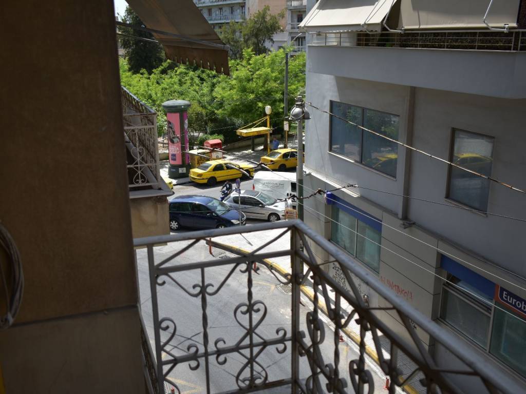 ΠΛΑΤΕΙΑ ΚΥΨΕΛΗΣ ΑΠΟ ΤΟ ΜΠΑΛΚΟΝΙ