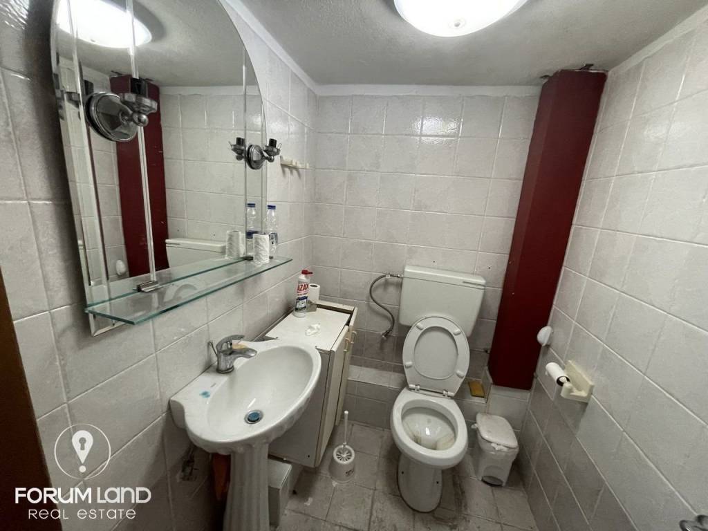 Forumland Real Estate, Μπάνιο