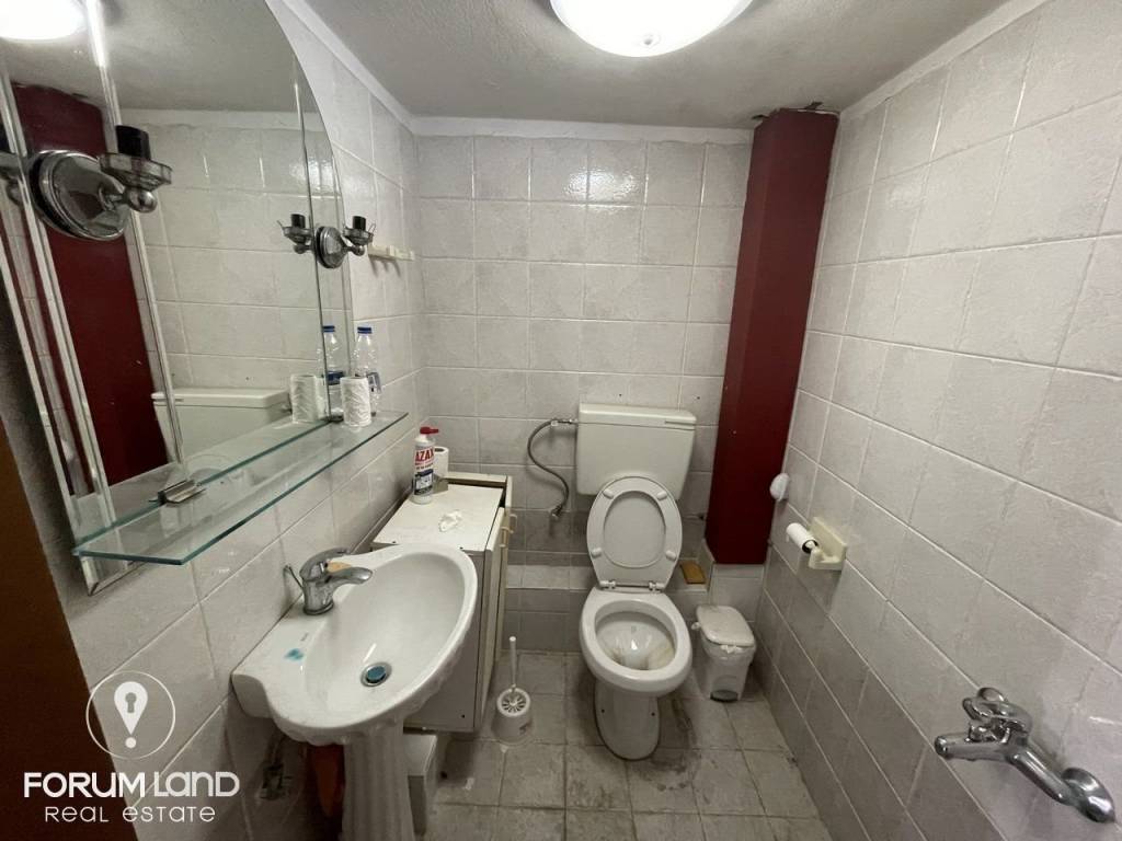 Forumland Real Estate, Μπάνιο