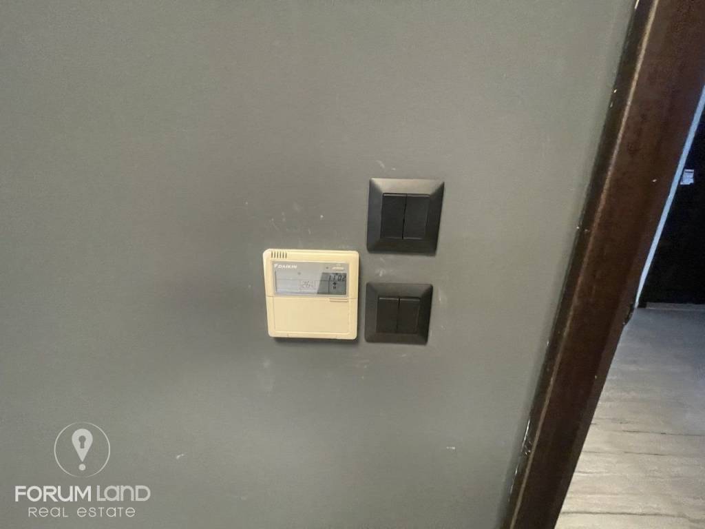 Forumland Real Estate, Διακόπτες