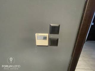 Forumland Real Estate, Διακόπτες