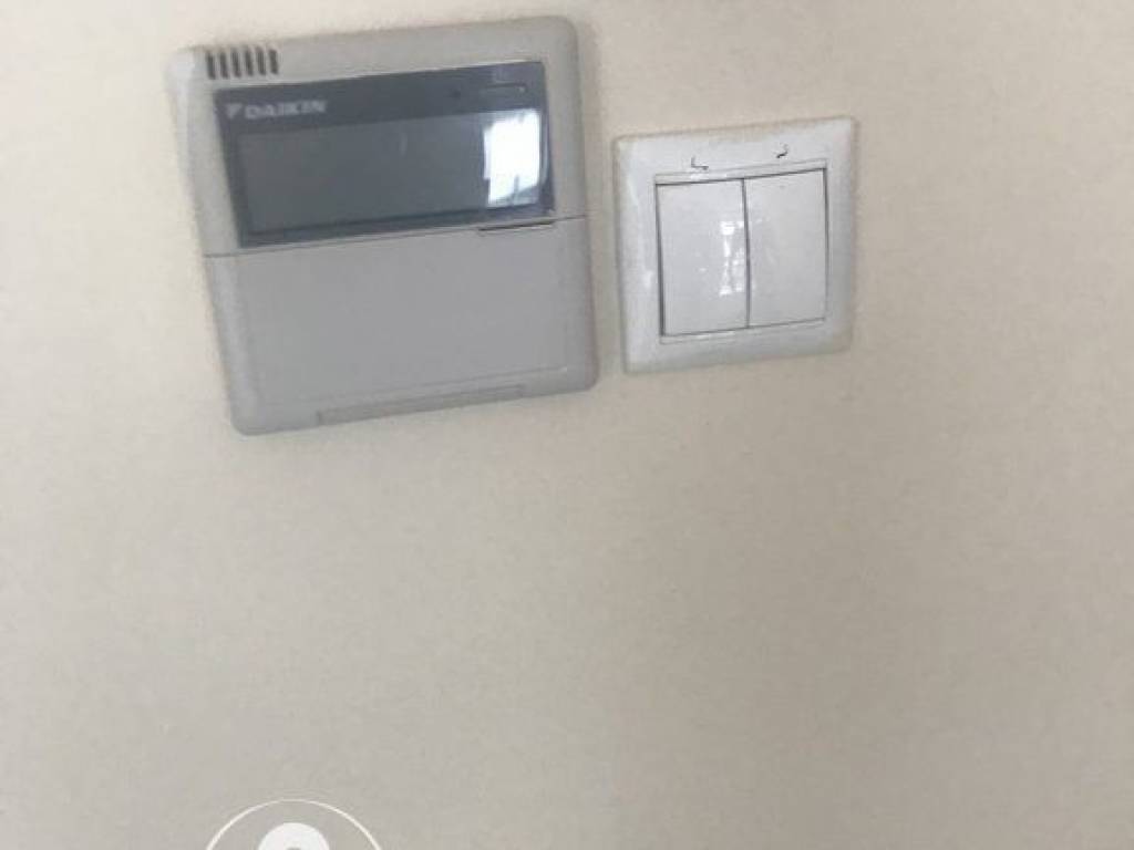 Forumland Real Estate, Διακόπτες