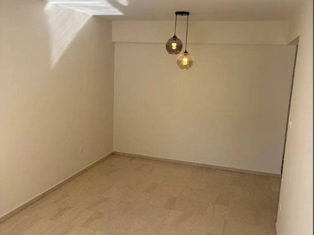 Forumland Real Estate, Σαλόνι