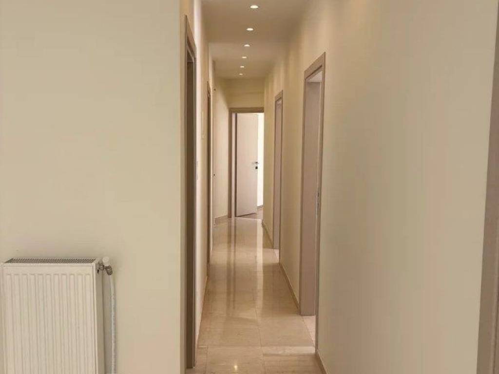 Forumland Real Estate, Διάδρομος