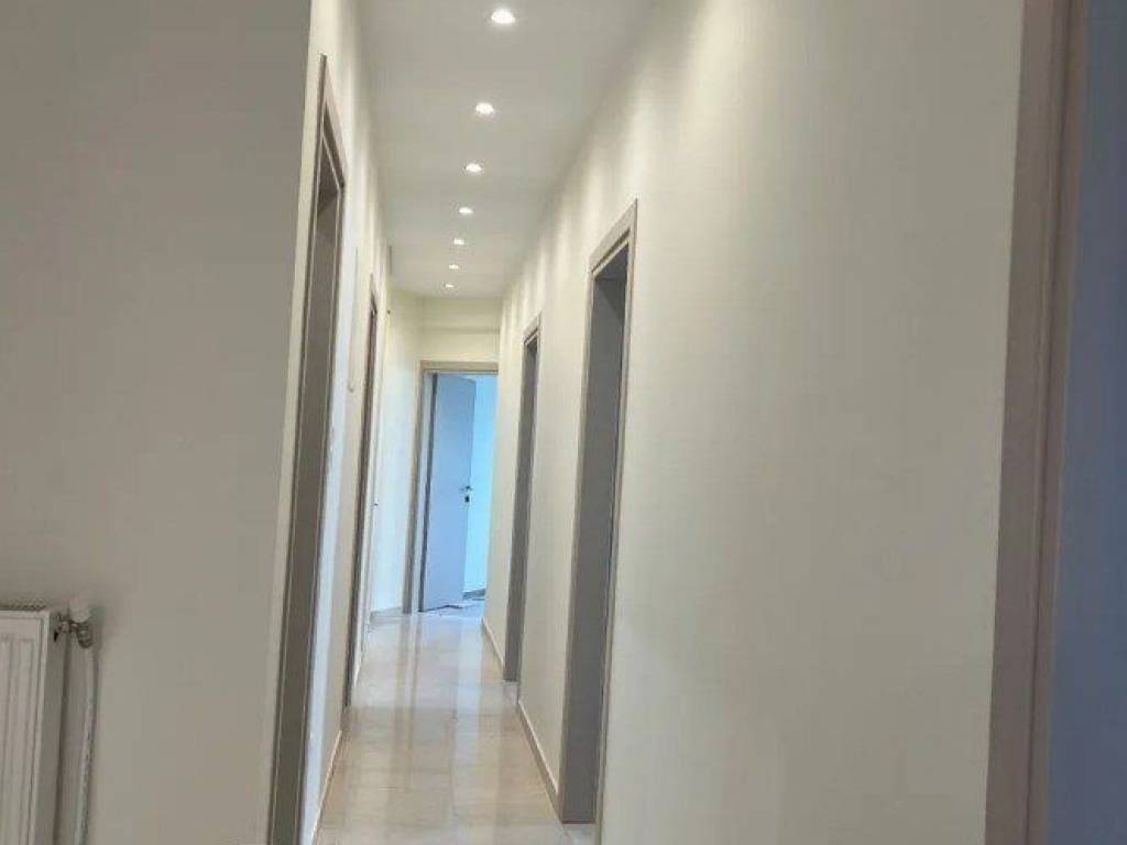 Forumland Real Estate, Διάδρομος