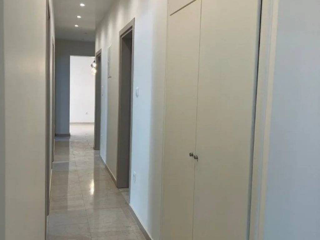 Forumland Real Estate, Διάδρομος