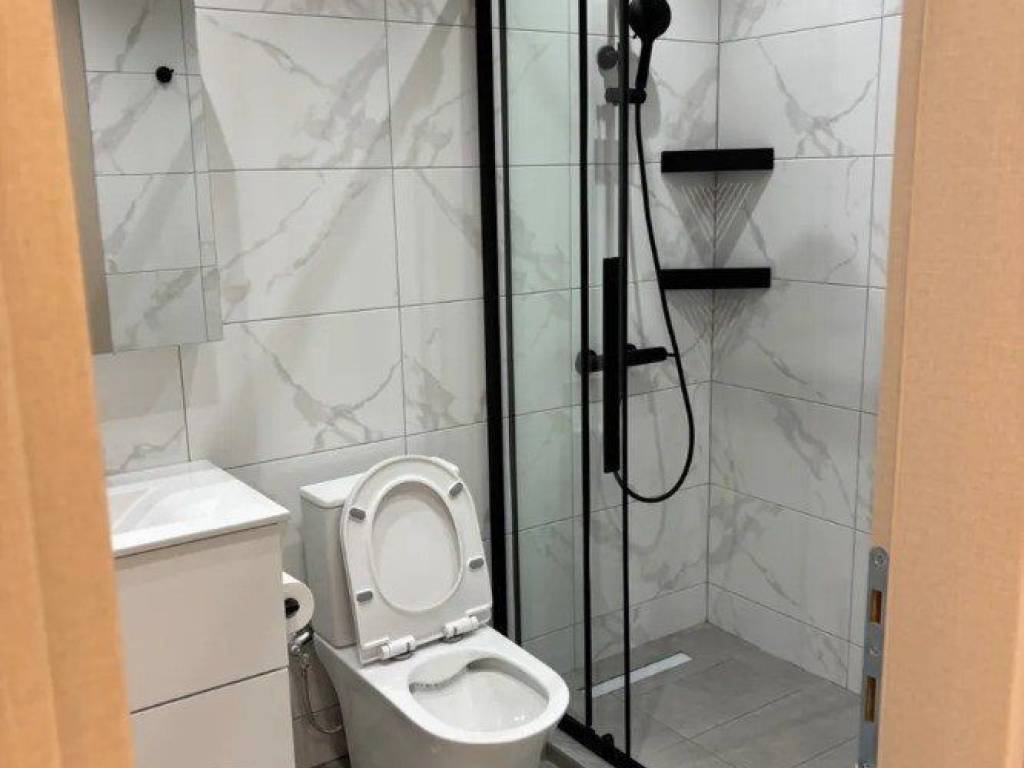 Forumland Real Estate, Μπάνιο