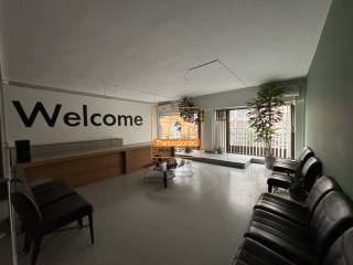 Κολόμβου, Επαγγελματικός χώρος, 411 τ.μ.