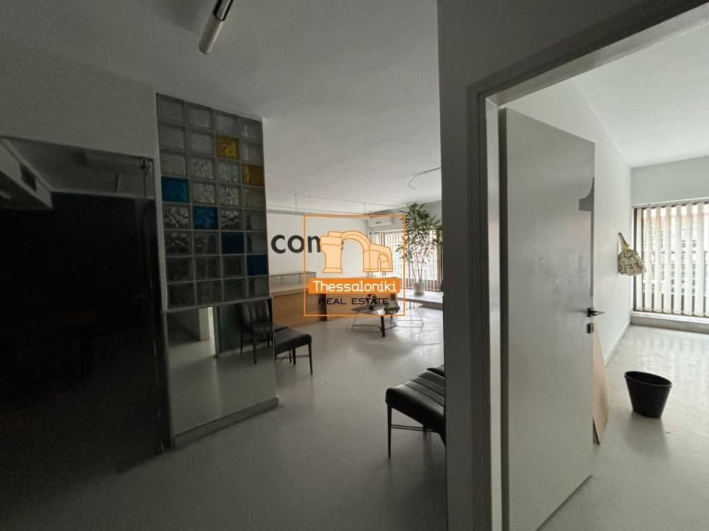 Κολόμβου, Επαγγελματικός χώρος, 411 τ.μ.