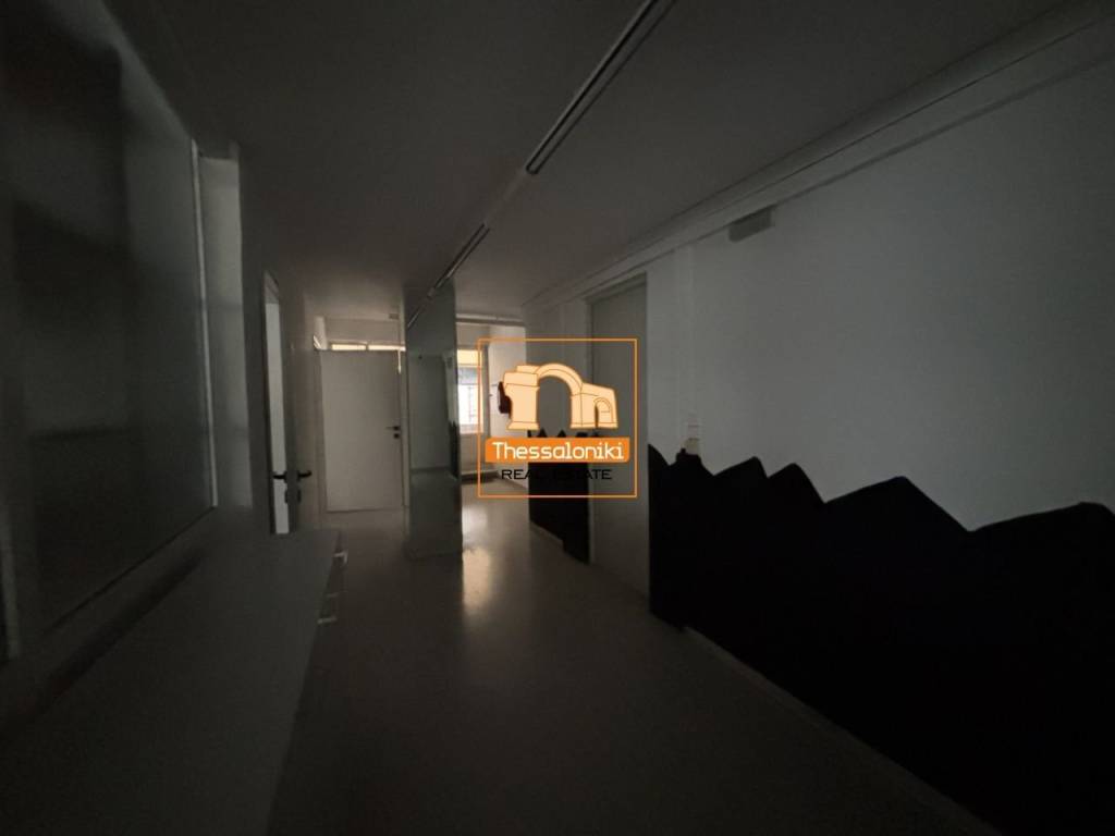 Κολόμβου, Επαγγελματικός χώρος, 411 τ.μ.