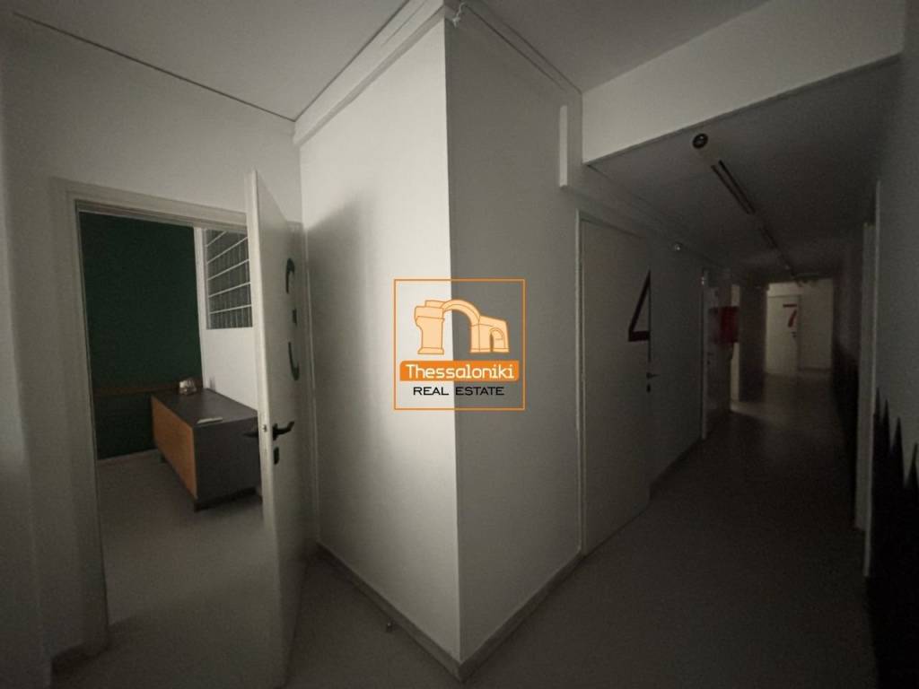 Κολόμβου, Επαγγελματικός χώρος, 411 τ.μ.