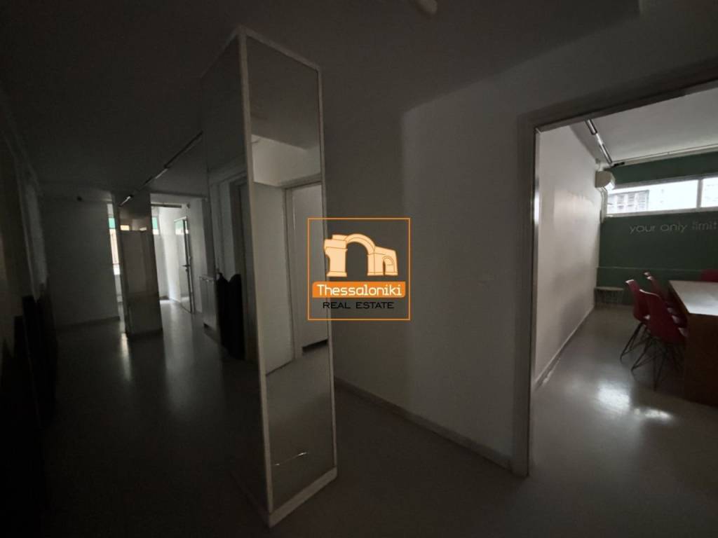 Κολόμβου, Επαγγελματικός χώρος, 411 τ.μ.