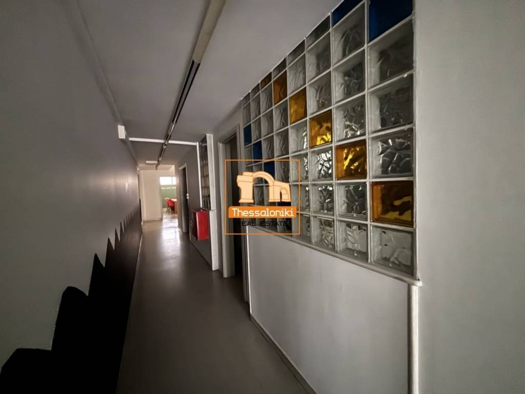 Κολόμβου, Επαγγελματικός χώρος, 411 τ.μ.