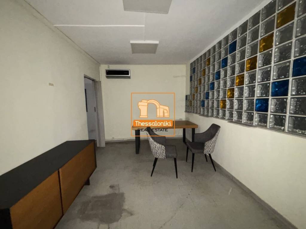 Κολόμβου, Επαγγελματικός χώρος, 411 τ.μ.