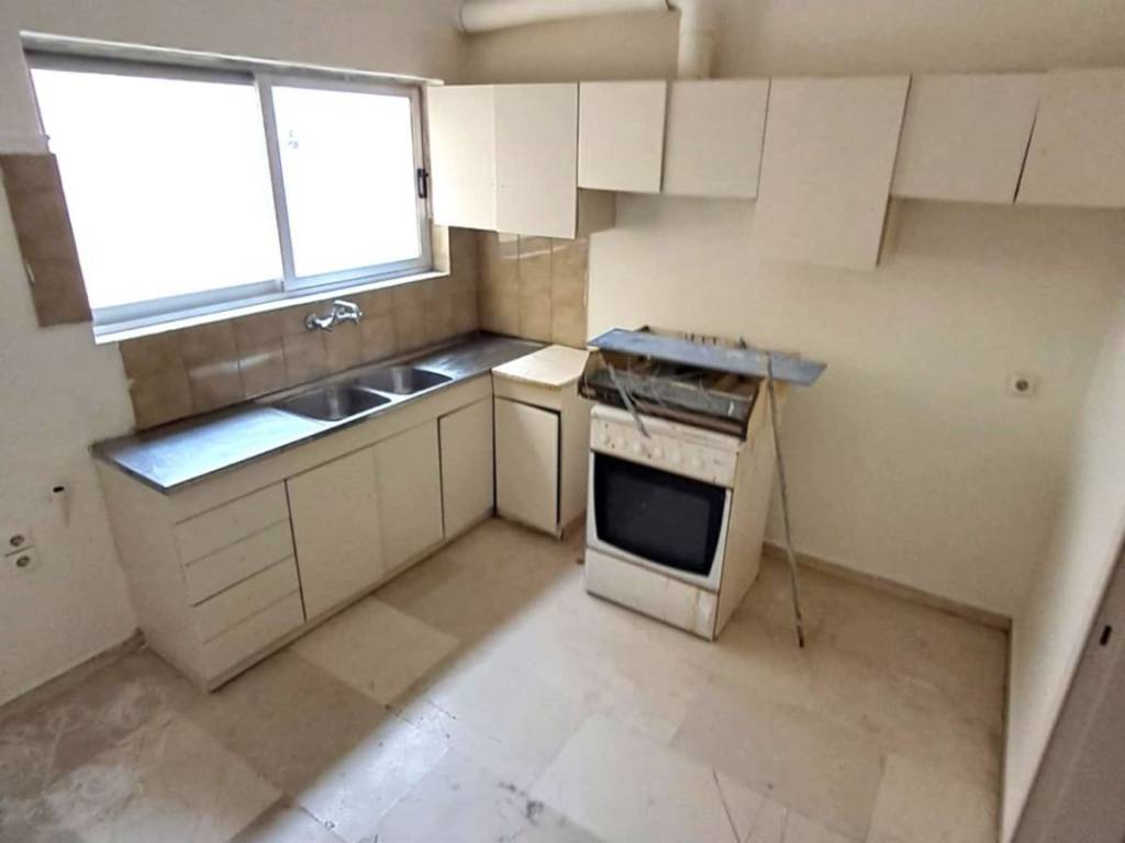 ΚΟΥΖΙΝΑ ΠΡΙ ΤΗΝ ΑΝΑΚΑΙΝΙΣΗ