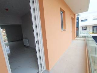 Μπαλκόνι ακαλύπτου / Rear Balcony