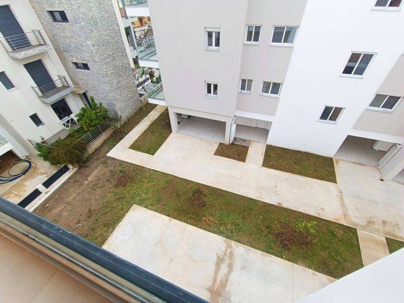 Μπαλκόνι ακαλύπτου / Rear Balcony