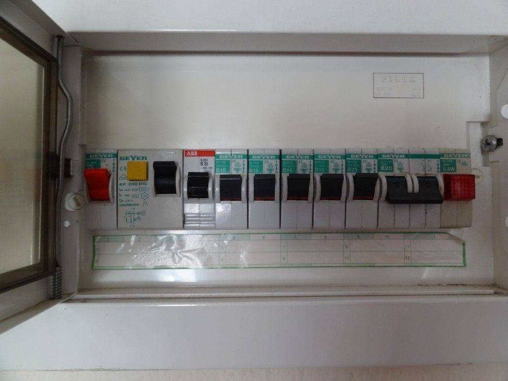 Ενοικιάζεται δίχωρη γκαρσονιέρα 30 τ.μ. 2ου ορόφου πλησίον της Αγίας Σοφίας στην Ανατολή Ιωαννίνων.