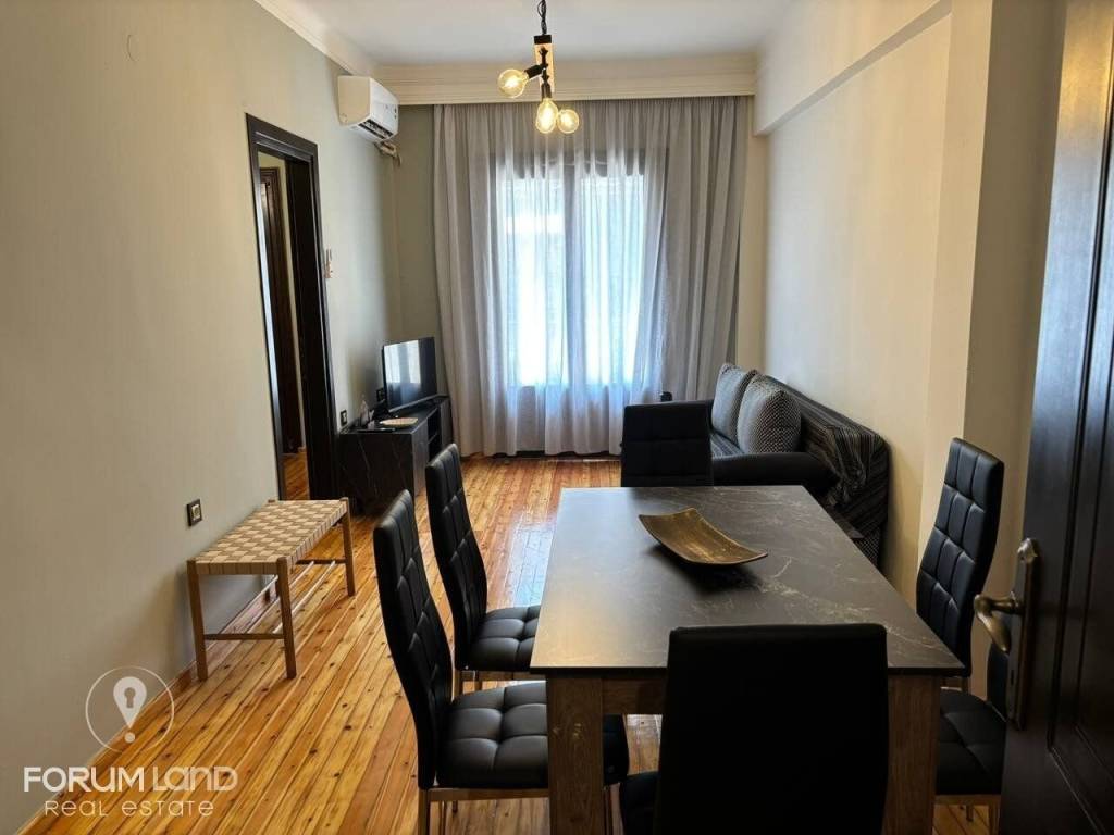 Forumland Real Estate, Σαλόνι