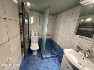 Forumland Real Estate, Μπάνιο