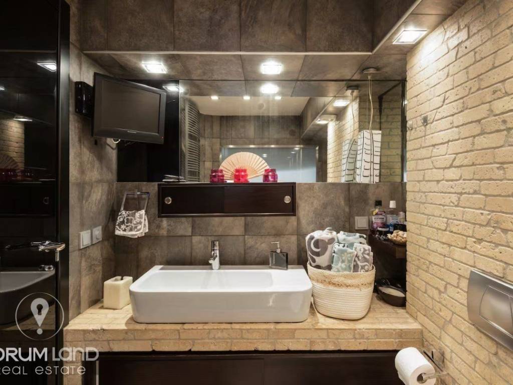 Forumland Real Estate, Μπάνιο