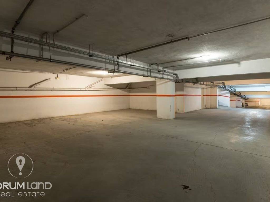 Forumland Real Estate, Parking space