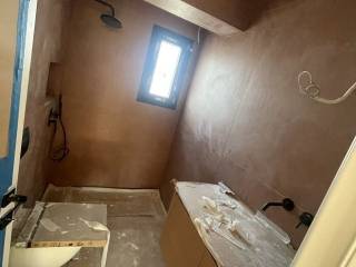 Forumland Real Estate, Μπάνιο