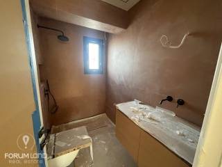 Forumland Real Estate, Μπάνιο