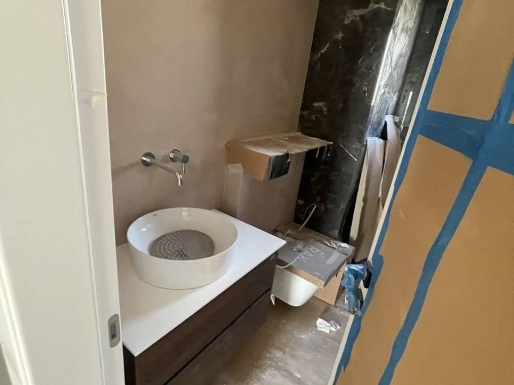 Forumland Real Estate, Μπάνιο