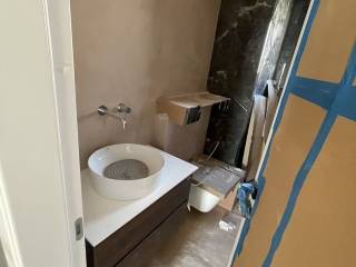 Forumland Real Estate, Μπάνιο