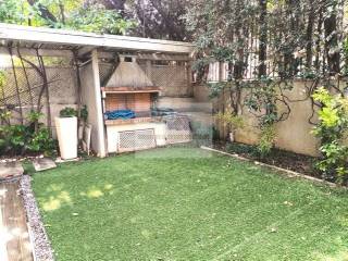 PRIVATE GARDEN WITH BBQ