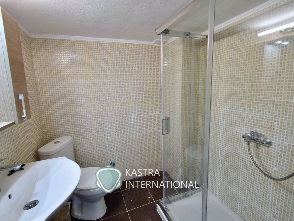 Nea base ntoys me gyaline kampina