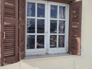 ena apo ta parathyra toy 8 orophoy