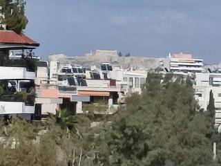 kataplektike  eleythere kai  anempodiste thea mechri Akropole