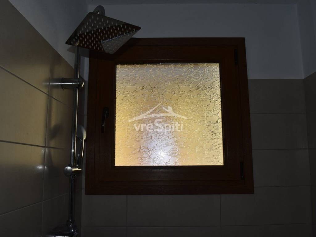 ΠΑΡΑΘΥΡΟ ΛΟΥΤΡΟΥ