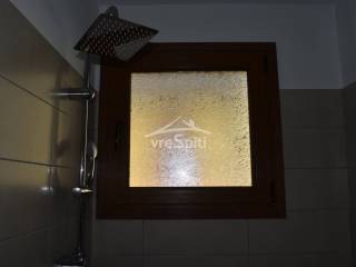 ΠΑΡΑΘΥΡΟ ΛΟΥΤΡΟΥ