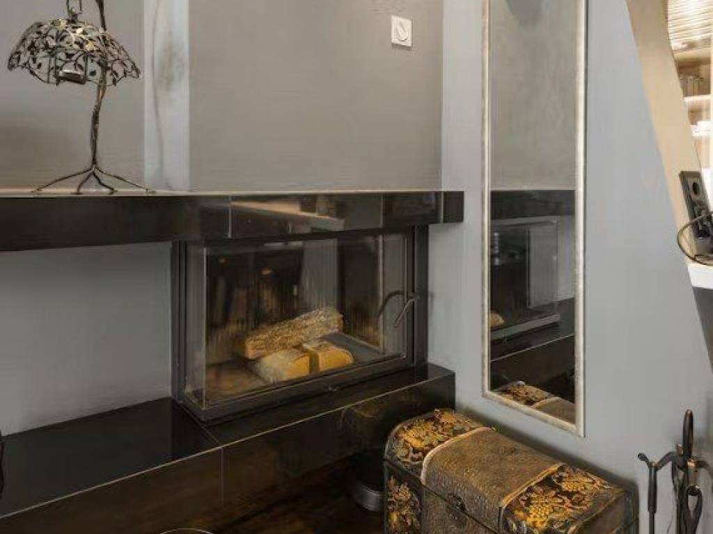 Forumland Real Estate, Τζάκι