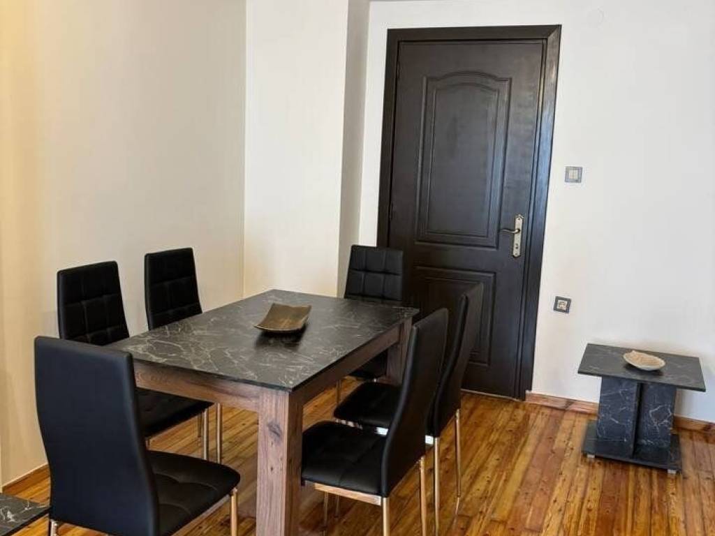 Forumland Real Estate, Σαλόνι