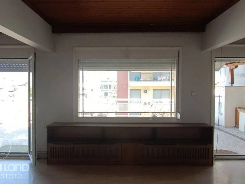 Forumland Real Estate, Σαλόνι με τζάκι