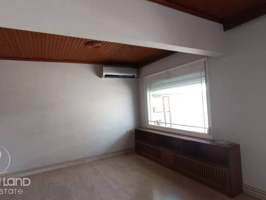 Forumland Real Estate, Σαλόνι