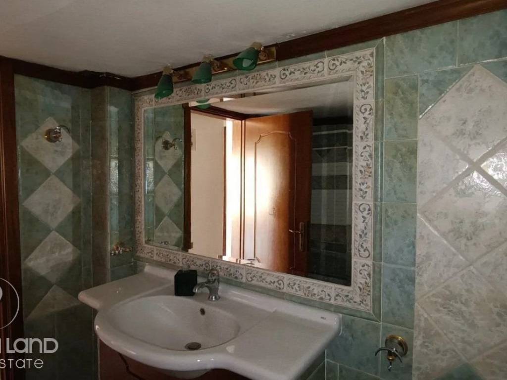 Forumland Real Estate, Μπάνιο