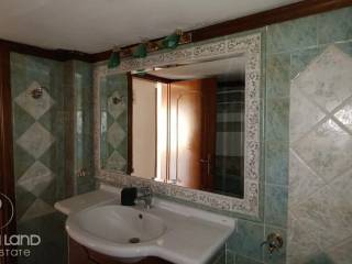 Forumland Real Estate, Μπάνιο