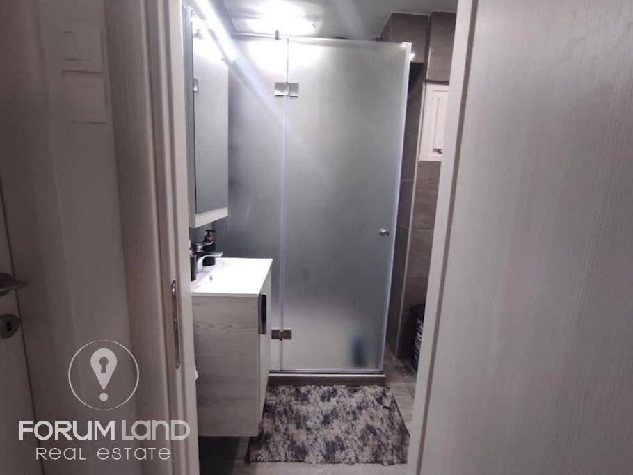 Forumland Real Estate, Μπάνιο