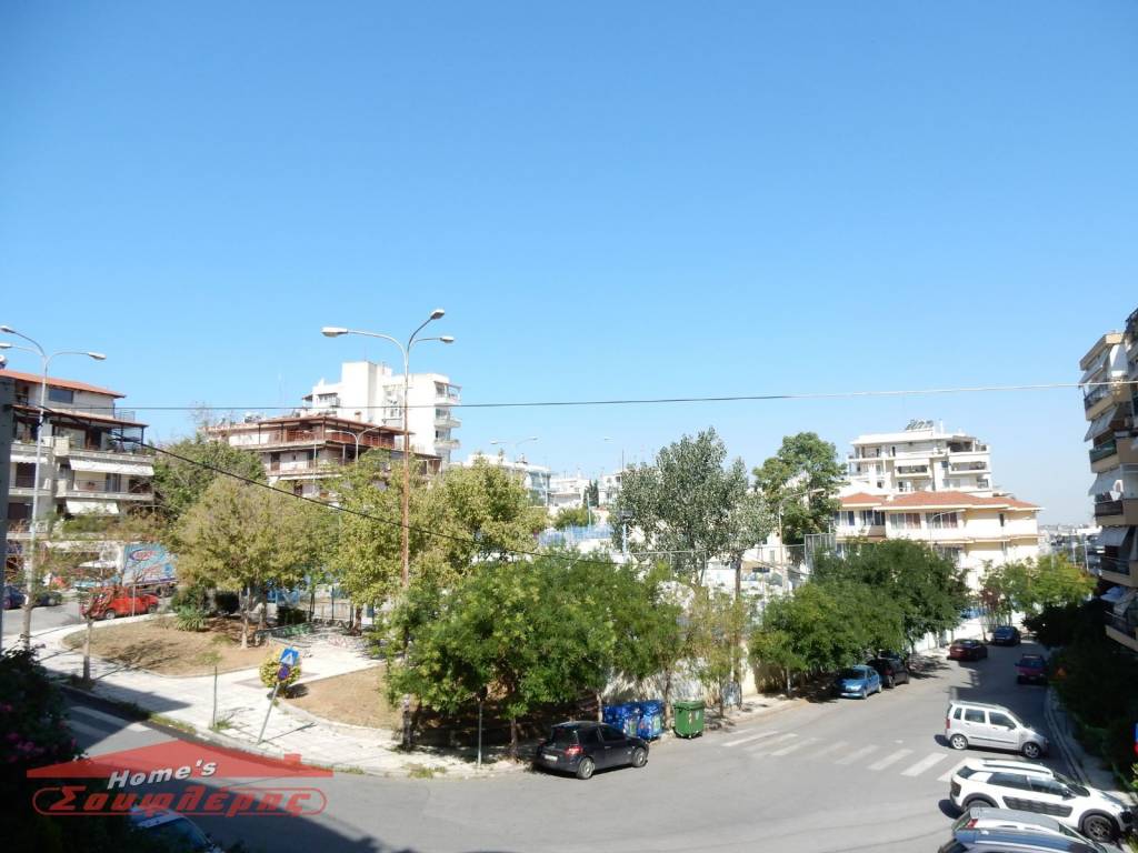 ΠΟΛΥ ΦΩΤΕΙΝΟ ΜΕ ΘΕΑ ΚΑΙ ΜΕΓΑΛΗ ΑΝΟΙΧΤΩΣΙΑ